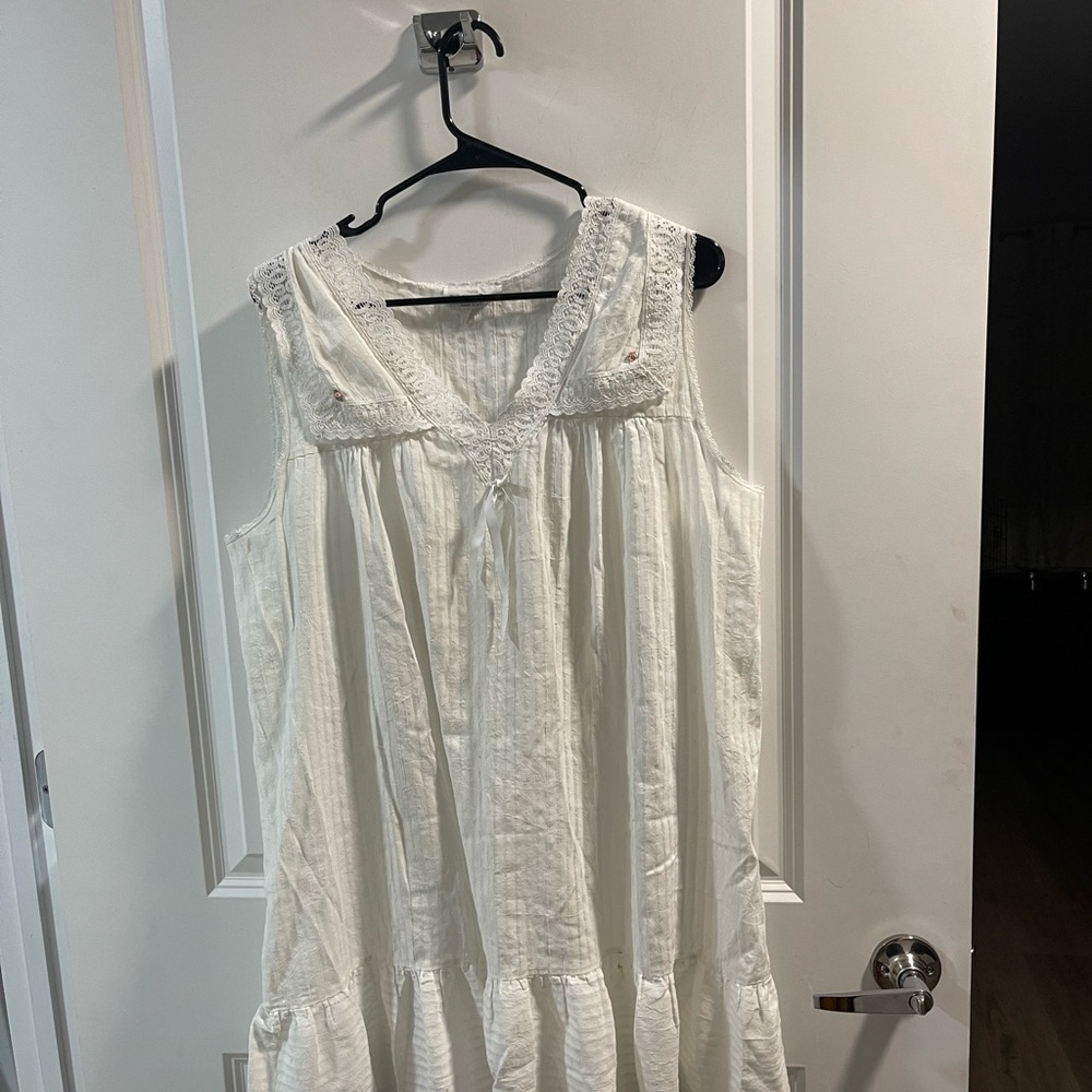 Willow Creek Nightgown Vintage Size Medium Elegant White Sleeveless